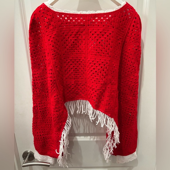 NWT House of Harlow 1960 fringed crochet poncho shrug with 3D White Hearts - Picture 2 of 8